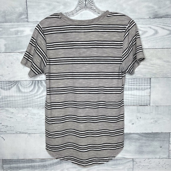 🍭 Z Supply V-Neck Striped Tee - Picture 4 of 4